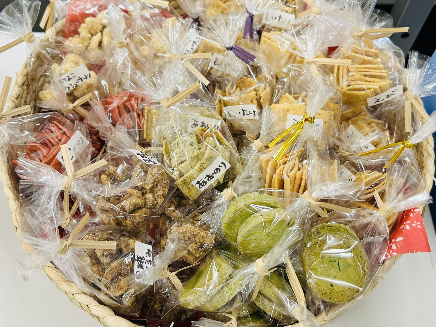 無添加のお茶うけ（クラッカー、クッキー）の提供